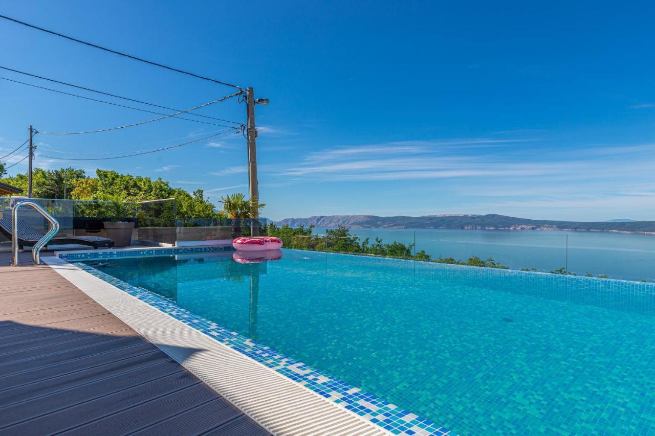 Villa Marassi With Heated Pool, Hot Tub And Sauna Crikvenica Kültér fotó
