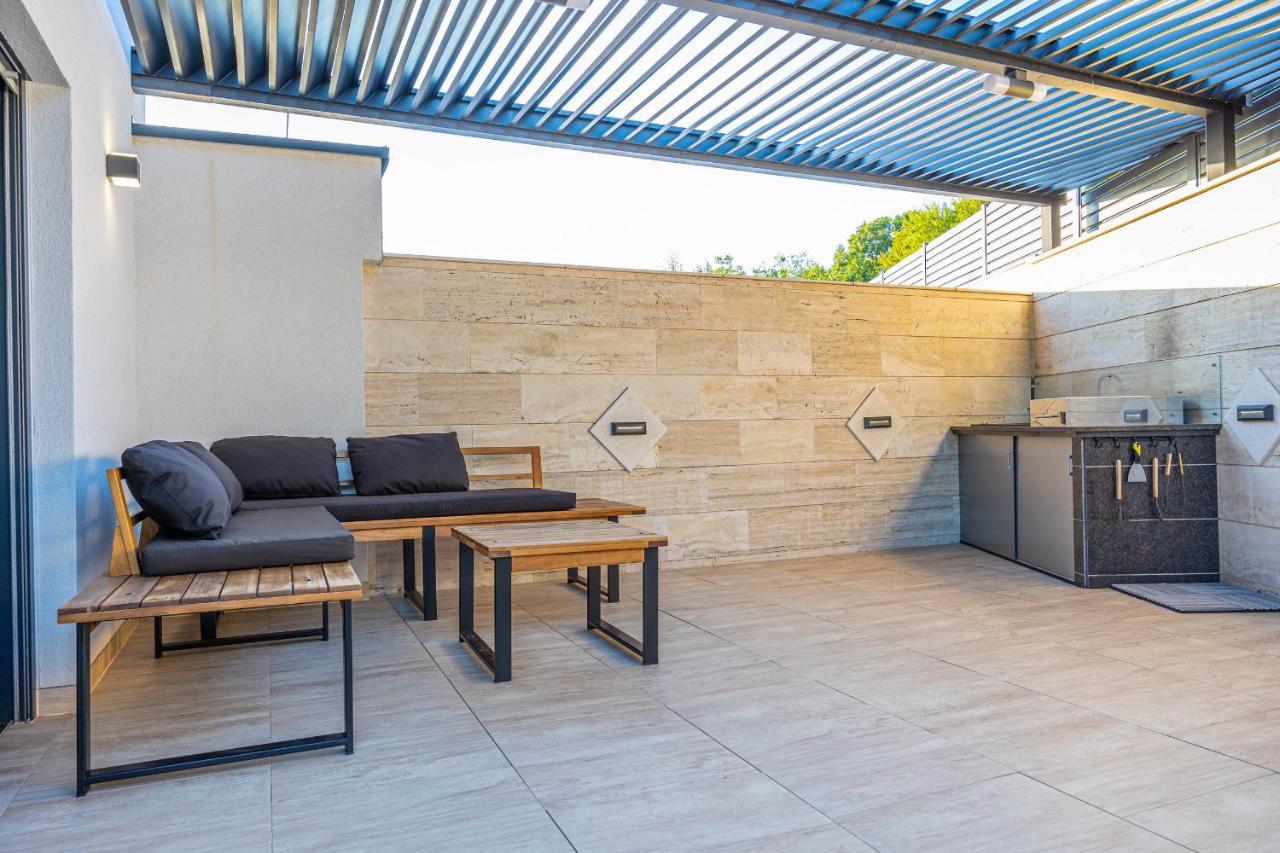 Villa Marassi With Heated Pool, Hot Tub And Sauna Crikvenica Kültér fotó