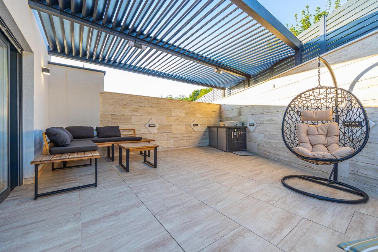 Villa Marassi With Heated Pool, Hot Tub And Sauna Crikvenica Kültér fotó